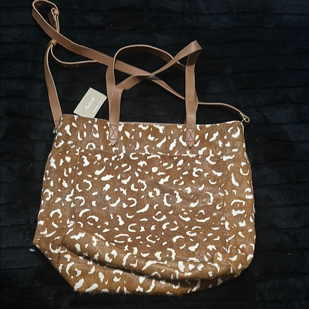 Madewell Brown and White Tote Bag with Elegant Design